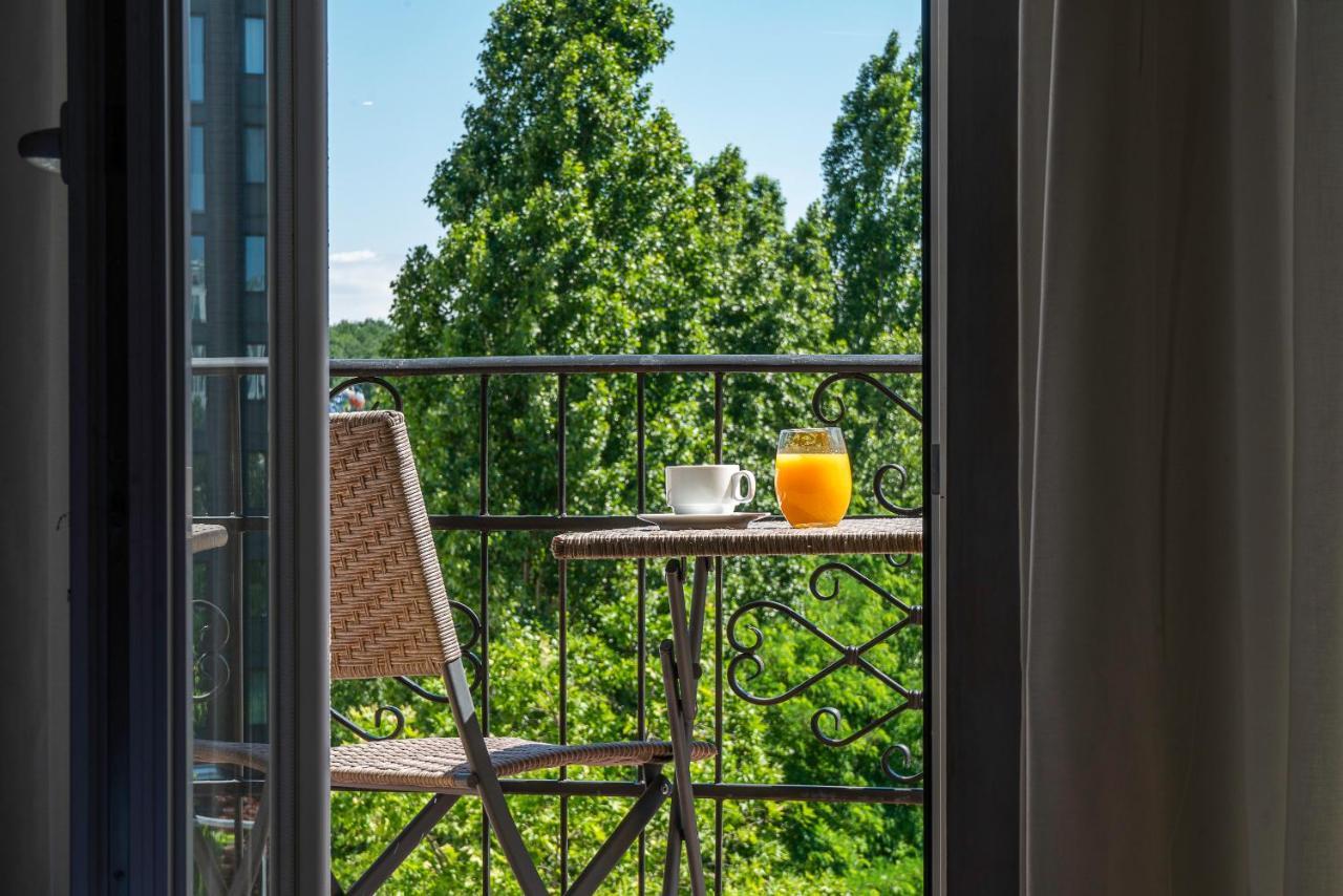โรงแรมแมซอง โซเฟีย ภายนอก รูปภาพ A balcony