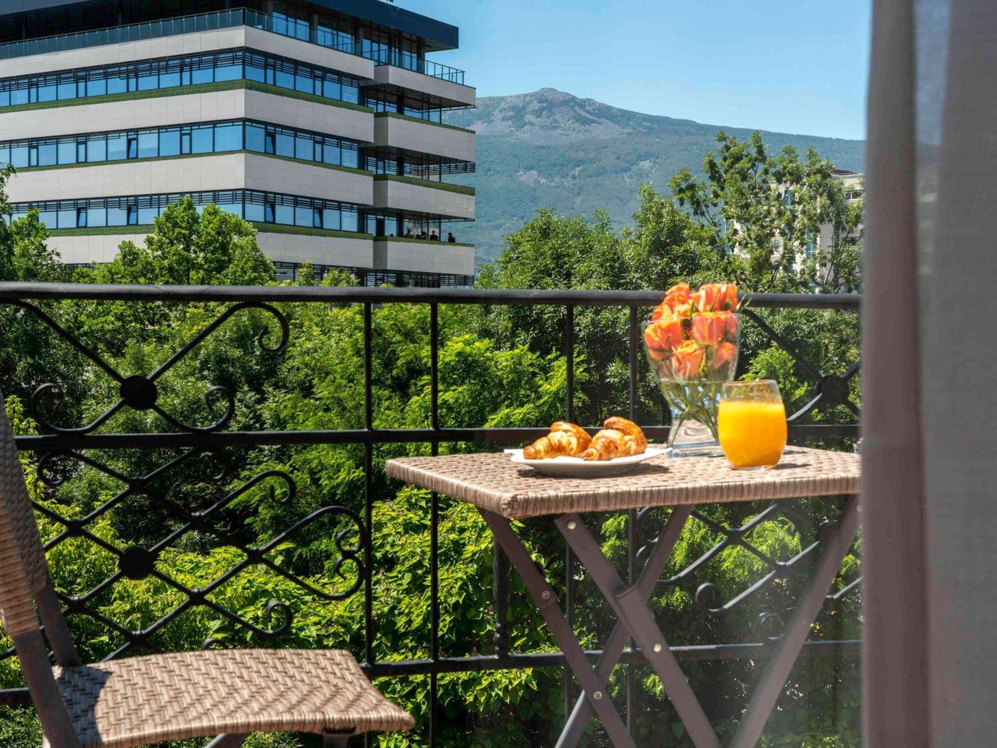 โรงแรมแมซอง โซเฟีย ภายนอก รูปภาพ A balcony