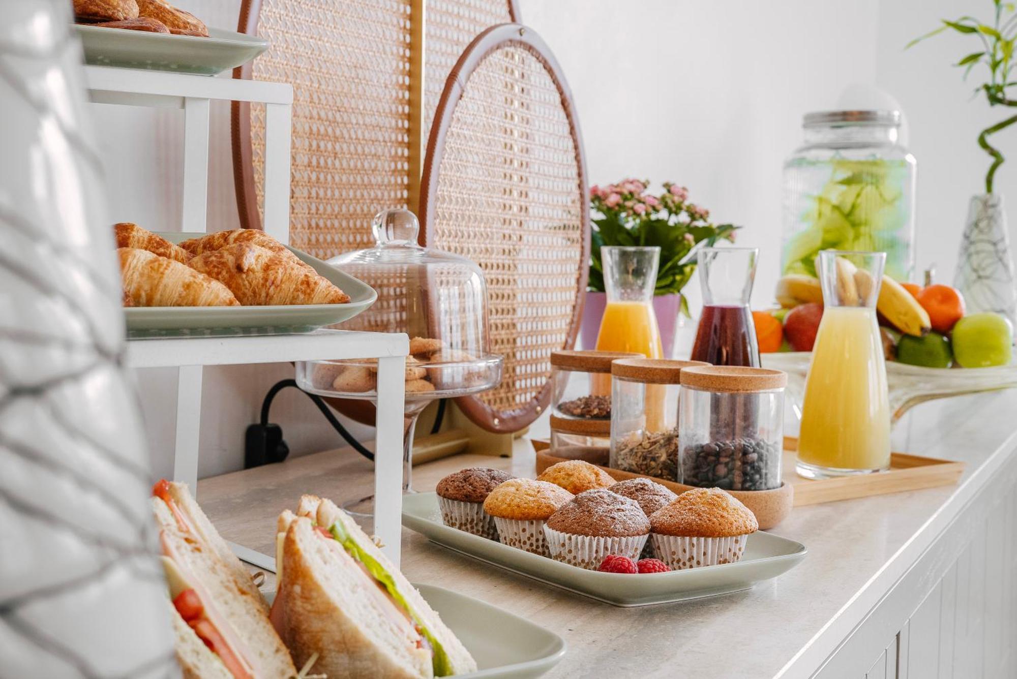 โรงแรมแมซอง โซเฟีย ภายนอก รูปภาพ A breakfast buffet