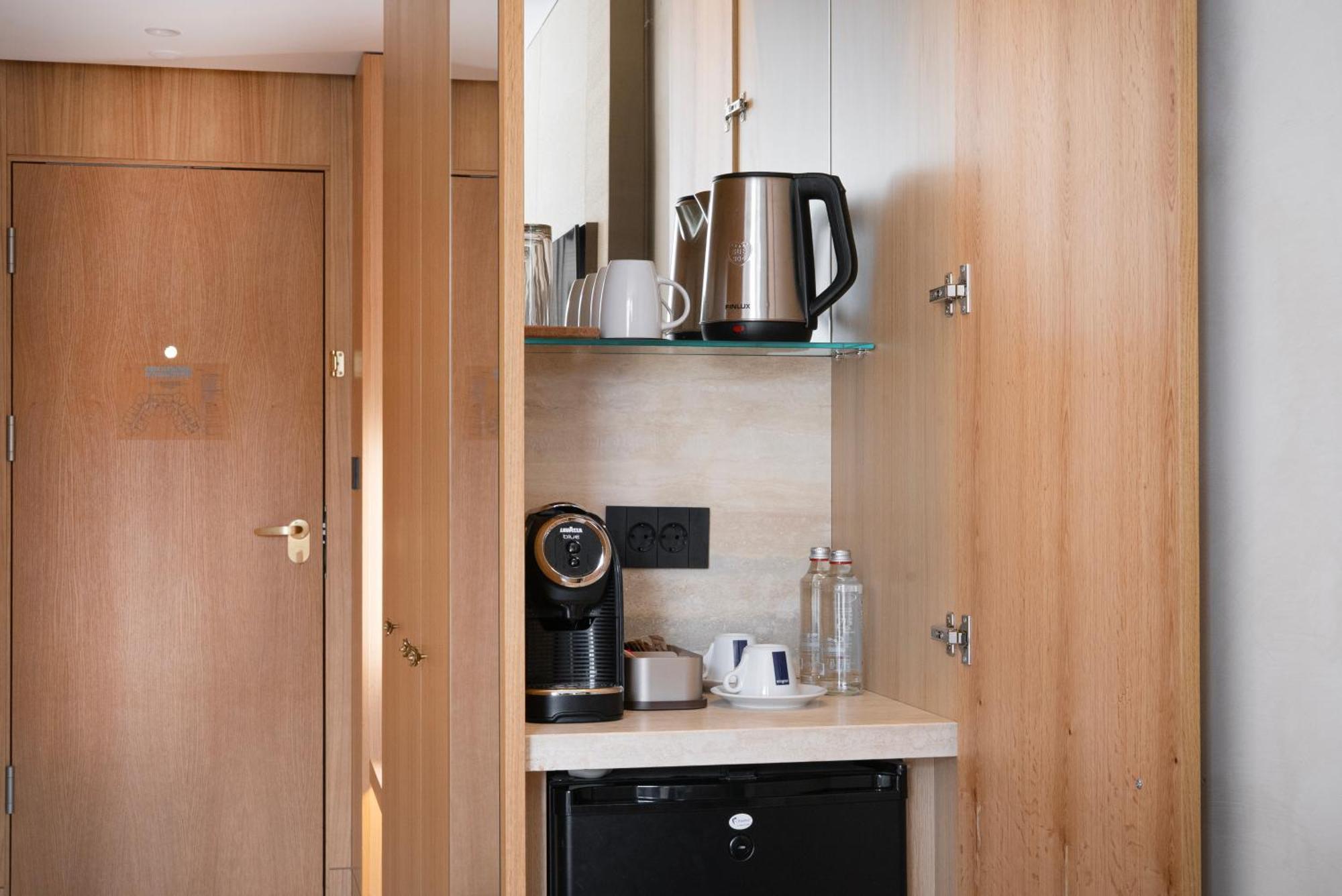 โรงแรมแมซอง โซเฟีย ภายนอก รูปภาพ A Nespresso machine in a hotel room